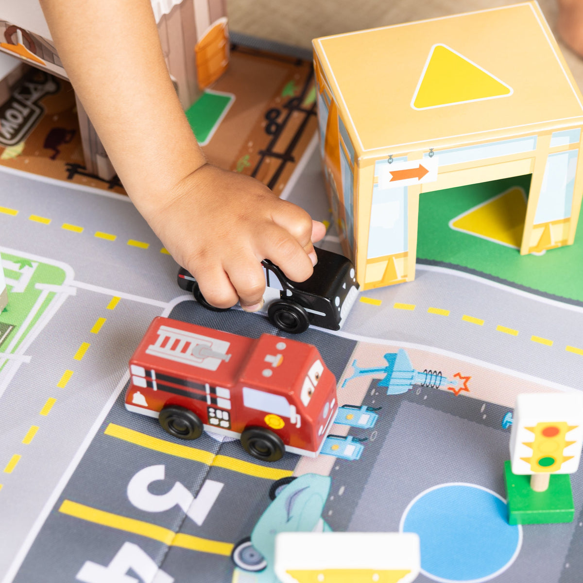 Disney & Pixar's Radiator Springs Nest and Stack Play Set